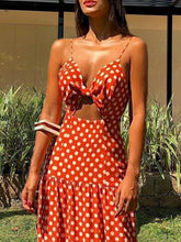 Robe de plage à pois sans manches et col en V